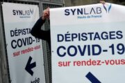 Во Франции выявили восемь предполагаемых случаев заражения омикрон-штаммом