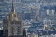 Захарова призвала Киев выполнять Минские соглашения