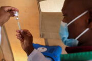 ВОЗ предупредила о нехватке вакцин в бедных странах из-за бустерной вакцинации