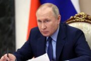 Путин наградил почетными грамотами двух замов генпрокурора