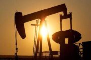 Нефть начали продавать выше 100 долларов за баррель