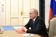 России нужно поднимать уровень экономического суверенитета, заявил Путин
