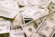 Эксперт рассказал, смогут ли США обнулить все доллары в России