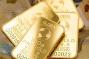 От доллара, фунта и евро побежали в золото