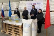 Россия передала Киргизии 135 тонн муки и 60 тонн растительного масла в качестве помощи
