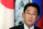 Премьер Японии высказался о возможности мирного договора с Россией