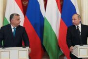 Путин пообещал информировать Орбана о ходе переговоров по безопасности