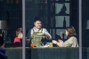 Эксперты предсказали появление в Москве дешевых кафе вместо ресторанов — Капитал